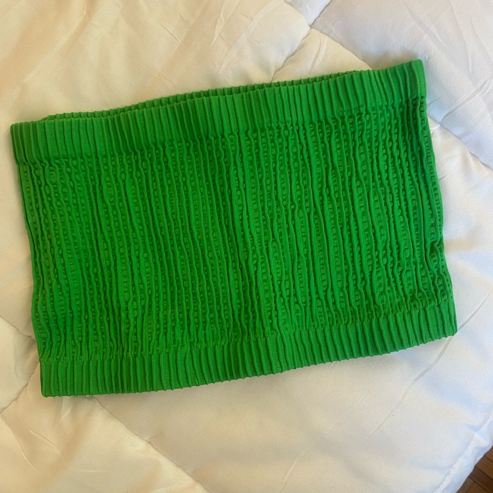 Green top, Balenciaga color